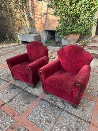 Sofá de terciopelo rojo