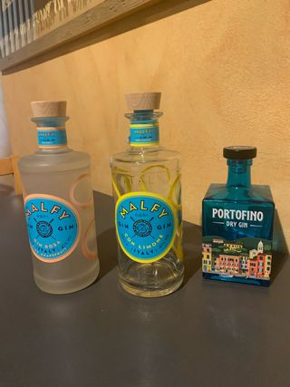 Bottiglie vuote Malfy e Portofino