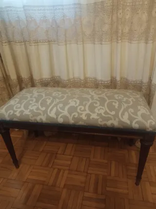 Descalzador tapizado estilo clásico