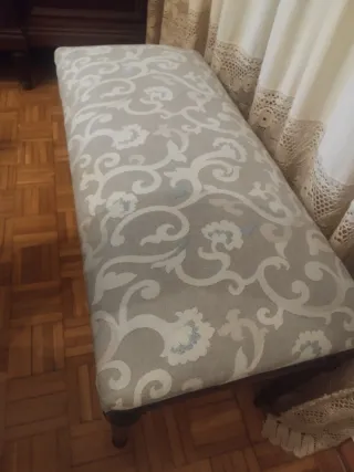 Descalzador tapizado estilo clásico