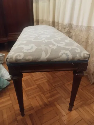 Descalzador tapizado estilo clásico