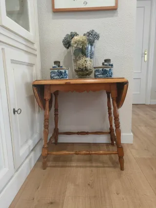 Mesa auxiliar alas antigua Henning kjaernulf