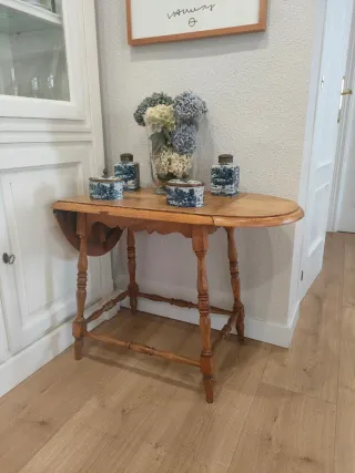 Mesa auxiliar alas antigua Henning kjaernulf