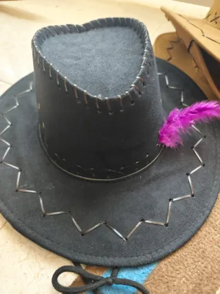 Lote Vaquero: Sombreros, Pistolas y Pañuelos