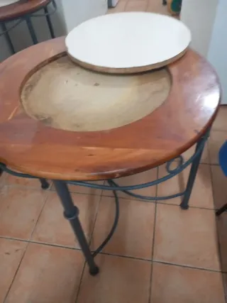 2 Mesa redonda forja y madera 40eu las dos