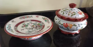 Sopera de cerámica con plato floral