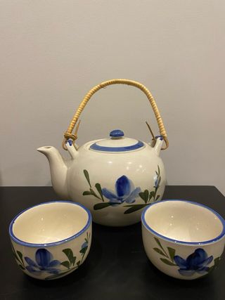 Tetera y 2 Vasos con Flores Azules