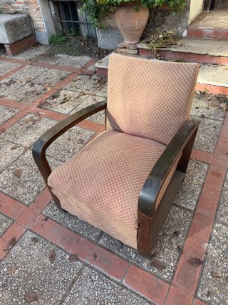 Sillón de tela y madera