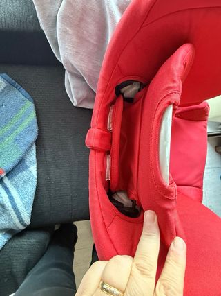 Silla de coche Cybex color roja solution q2-fix