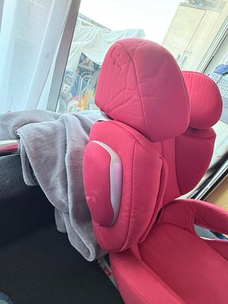 Silla de coche Cybex color roja solution q2-fix