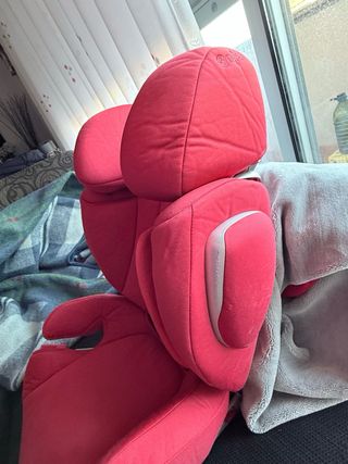 Silla de coche Cybex color roja solution q2-fix