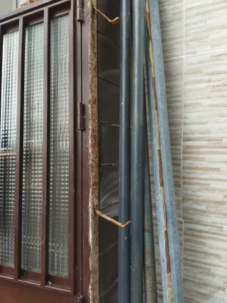 Puerta Hierro Exterior con Ventana 75x200