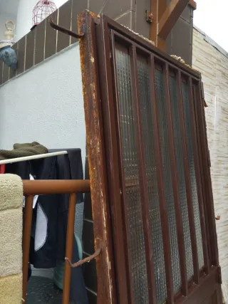 Puerta Hierro Exterior con Ventana 75x200