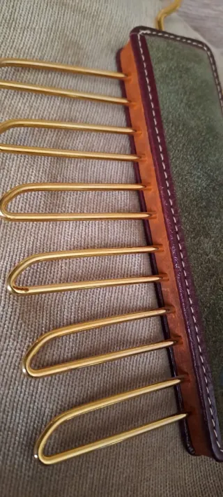 Corbatero Loewe ante verde oliva