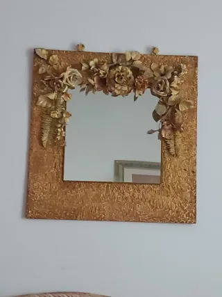 Specchio da parete artigianale dorato