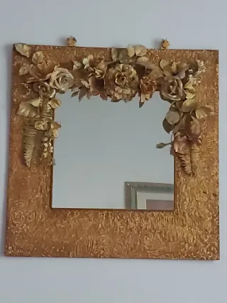 Specchio da parete artigianale dorato