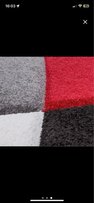 Alfombra moderna gris y roja