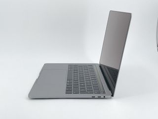 MacBook Pro 13" (2018) Intel Core i5 2.3GHz 4 núcleos - SSD 512Gb - 8GB RAM - Gris Espacial