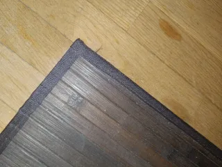 Alfombra de bambú marrón oscuro