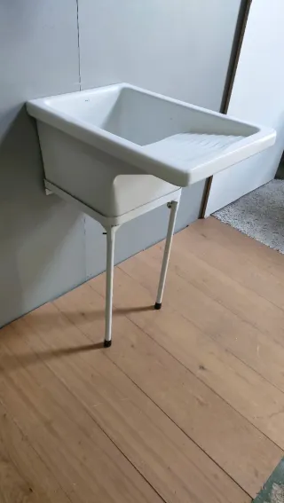 Lavadero / Pila con soporte metálico