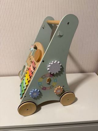 Andador de madera para bebé