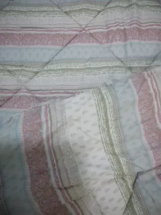 Edredón individual beige y rosa