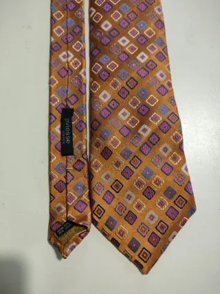 Cravatta fantasia geometrica arancione e viola