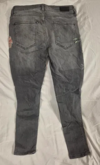 Vaqueros Zara florales grises Talla 34