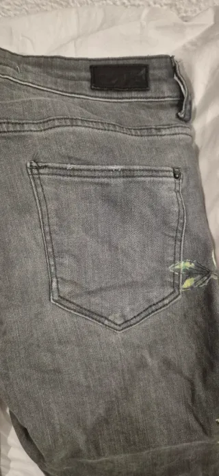 Vaqueros Zara florales grises Talla 34