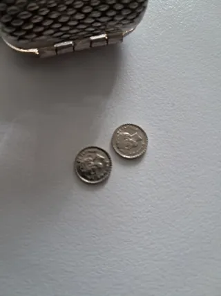 Colgante vintage de mini bolso y dos monedas