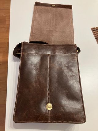 Bolso de mano de cuero marrón