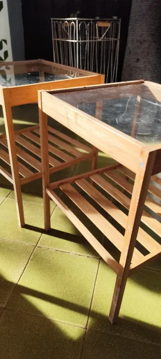 Mesitas de noche de bambú y cristal