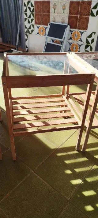 Mesitas de noche de bambú y cristal