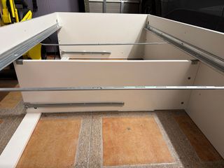 Cama Brimnes de 90 con dos cajones de almacenaje.