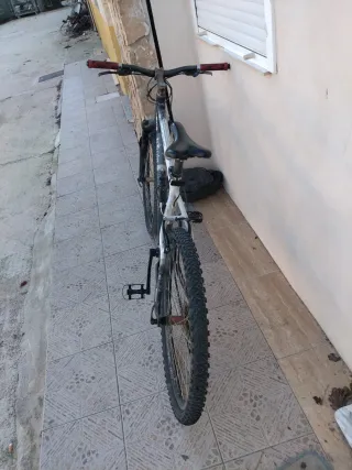 Bicicleta B'Twin Negra y Blanca