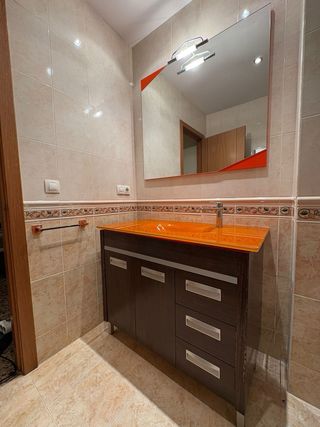 Se vende conjunto de baño, espejo y mueble de 100m