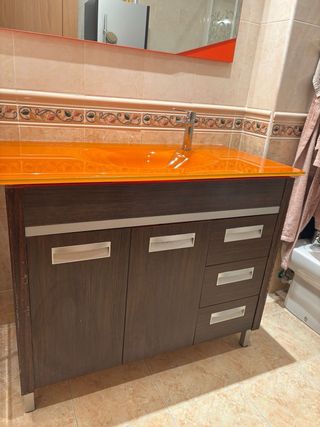 Se vende conjunto de baño, espejo y mueble de 100m