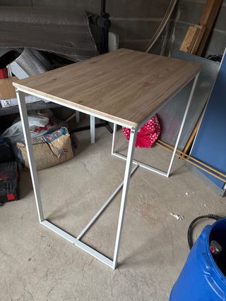 Mesa alta y 4 taburetes