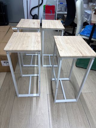 Mesa alta y 4 taburetes