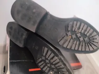 Botines de piel negra de la marca Massimo Dutti, e