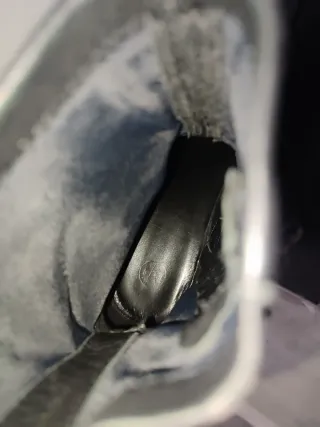 Botines de piel negra de la marca Massimo Dutti, e