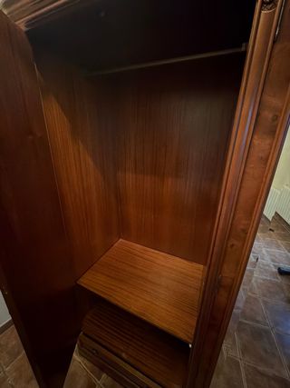 Armario de estilo neoclásico