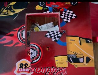 Mesa y 3 sillas infantiles