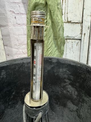 Antiguo esterilizador de metal