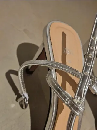 Sandalias Zara Talla 38 Doradas y Plateadas