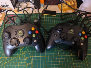 Xbox Classic con giochi e joypad