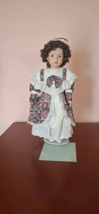 Muñeca de porcelana antigua