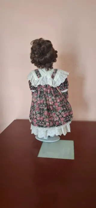 Muñeca de porcelana antigua