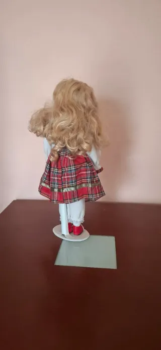 Muñeca de porcelana vintage