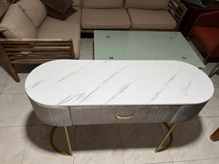 Toeletta o tavolo consolle